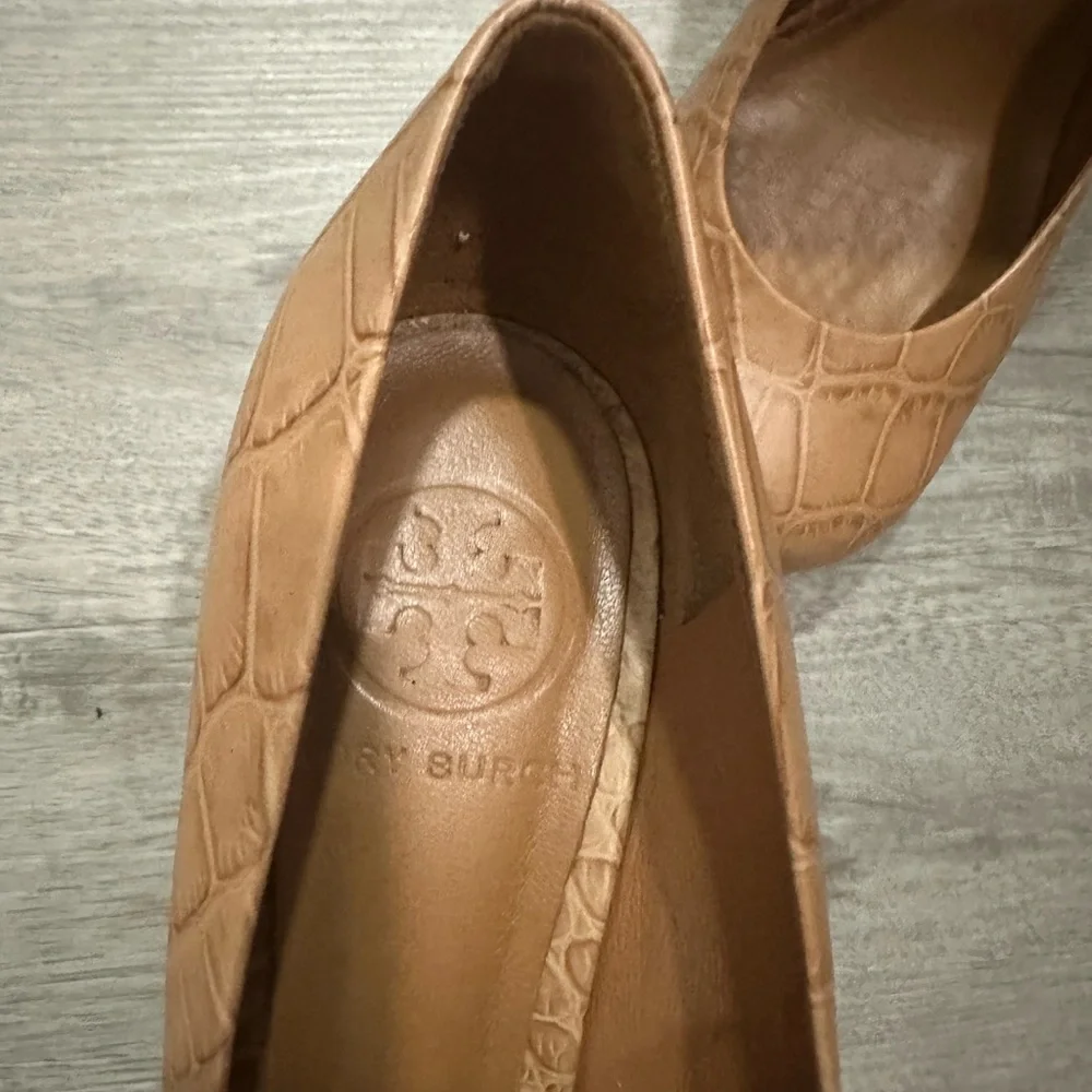 Tory Burch Chic Tan Croc-Patterned Heels Sz 6 neutral nude